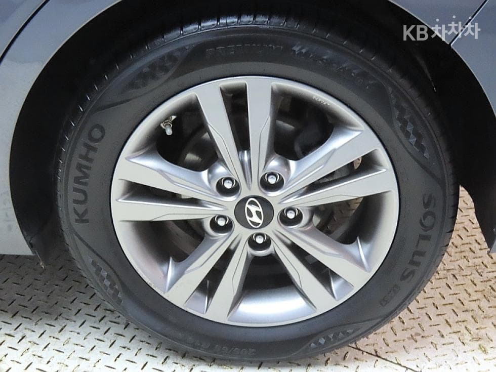 Хюндай Avante (Elantra)AD1.6 GDi Modern - 20