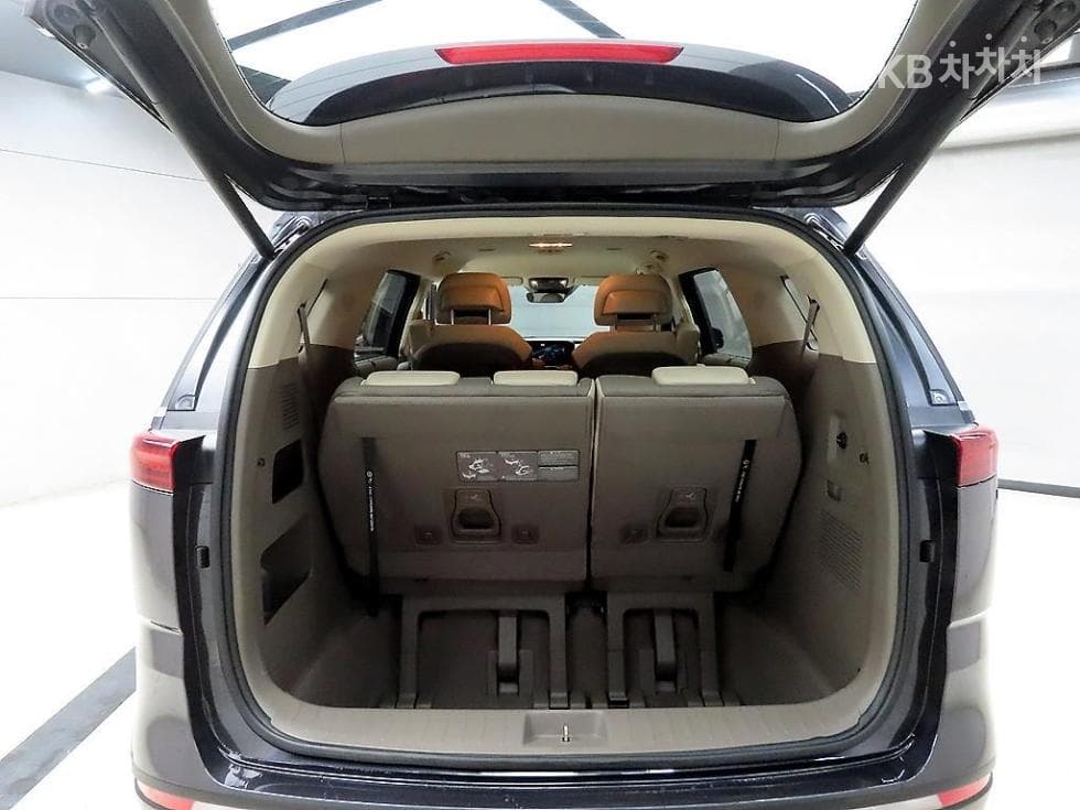 Kia Carnival 4th generationG3.5 GDI 7-seater (Limousine) Signature - 18