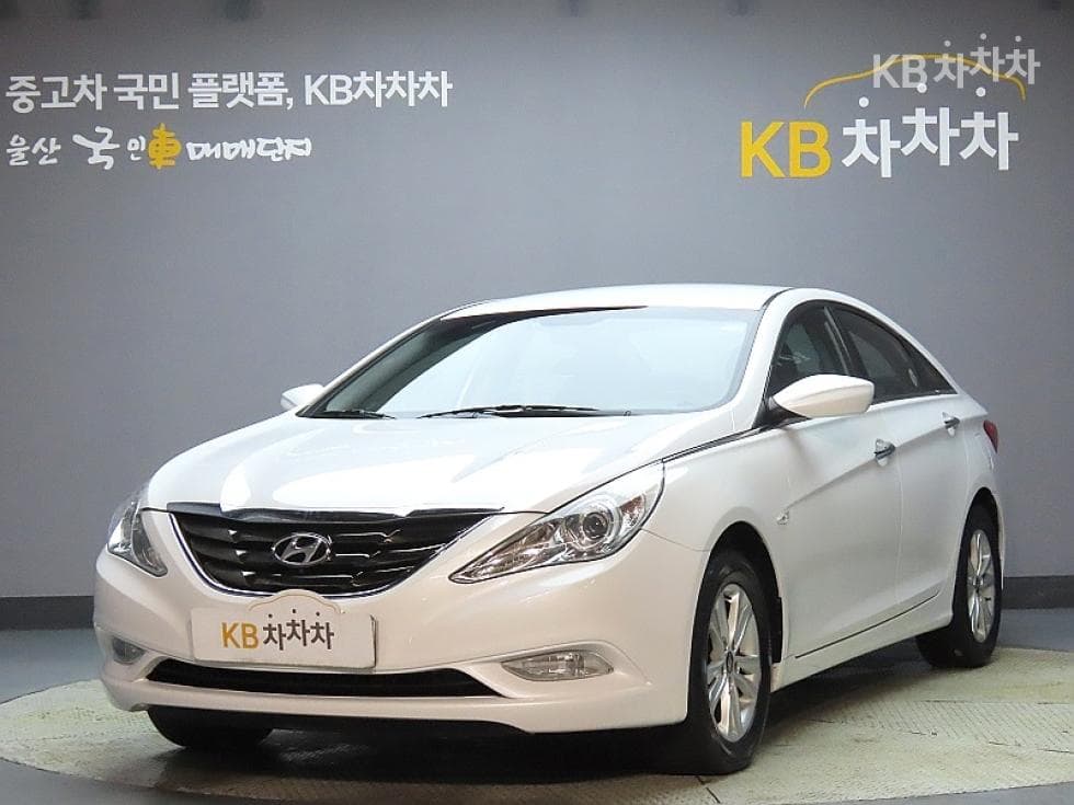 Hyundai YFSonata LPi Premiere - Image 1