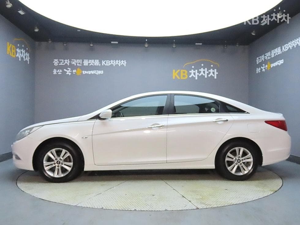 Hyundai YFSonataLPi Premiere - 5
