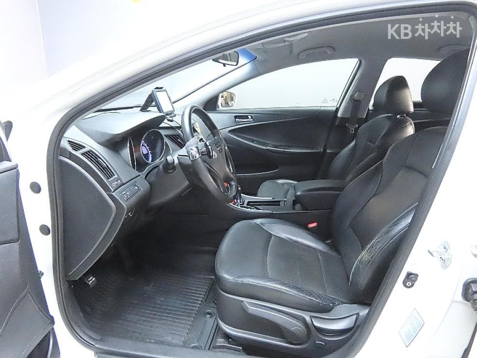 Hyundai YFSonataLPi Premiere - 10