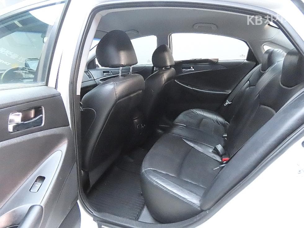 Hyundai YFSonataLPi Premiere - 11