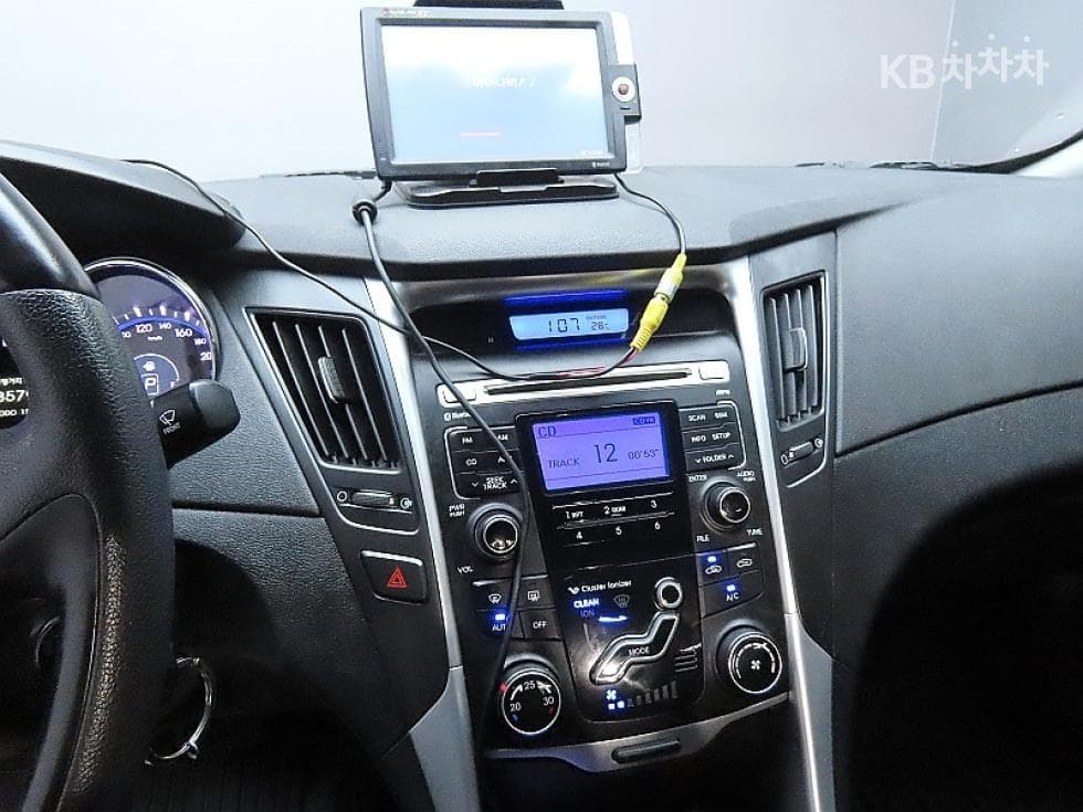 Hyundai YFSonataLPi Premiere - 17