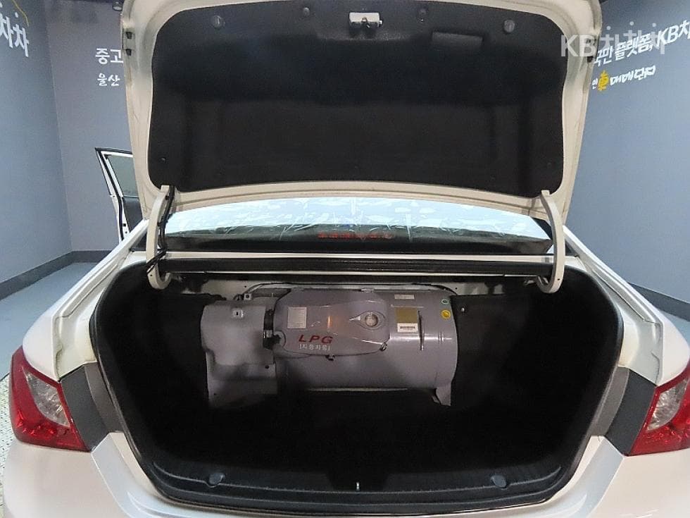Hyundai YFSonataLPi Premiere - 19