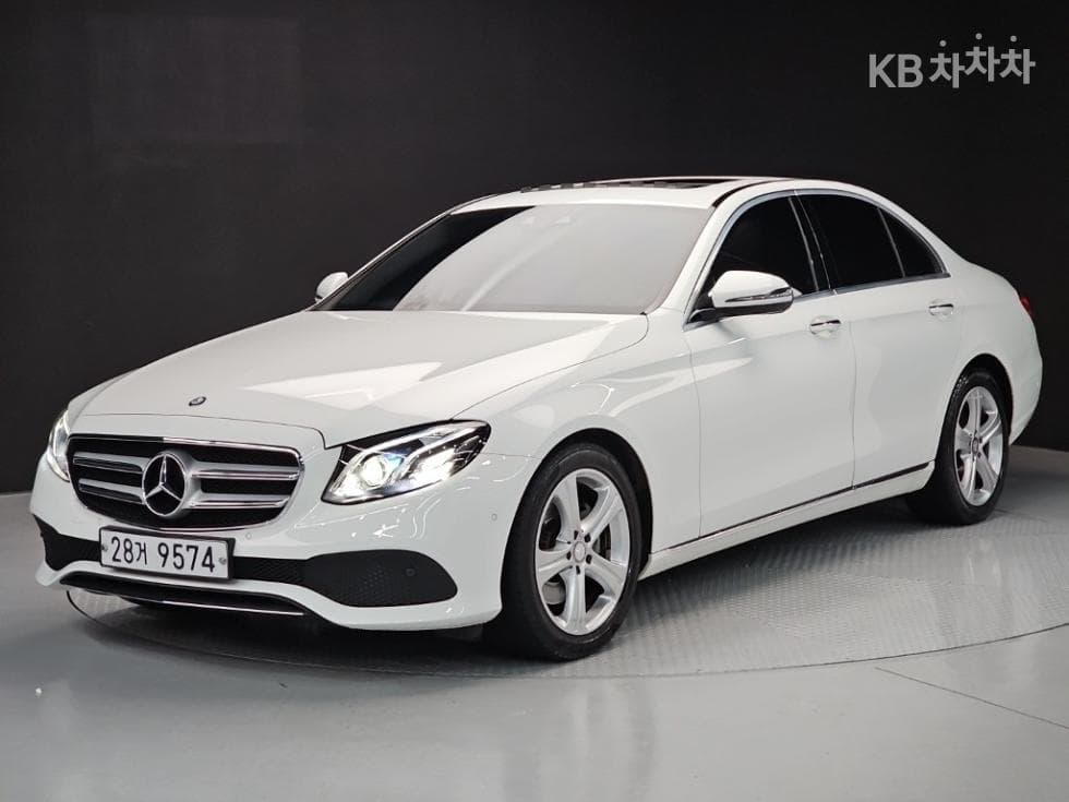 Mercedes-Benz E-Class (W213) E220d Avantgarde - Image 1