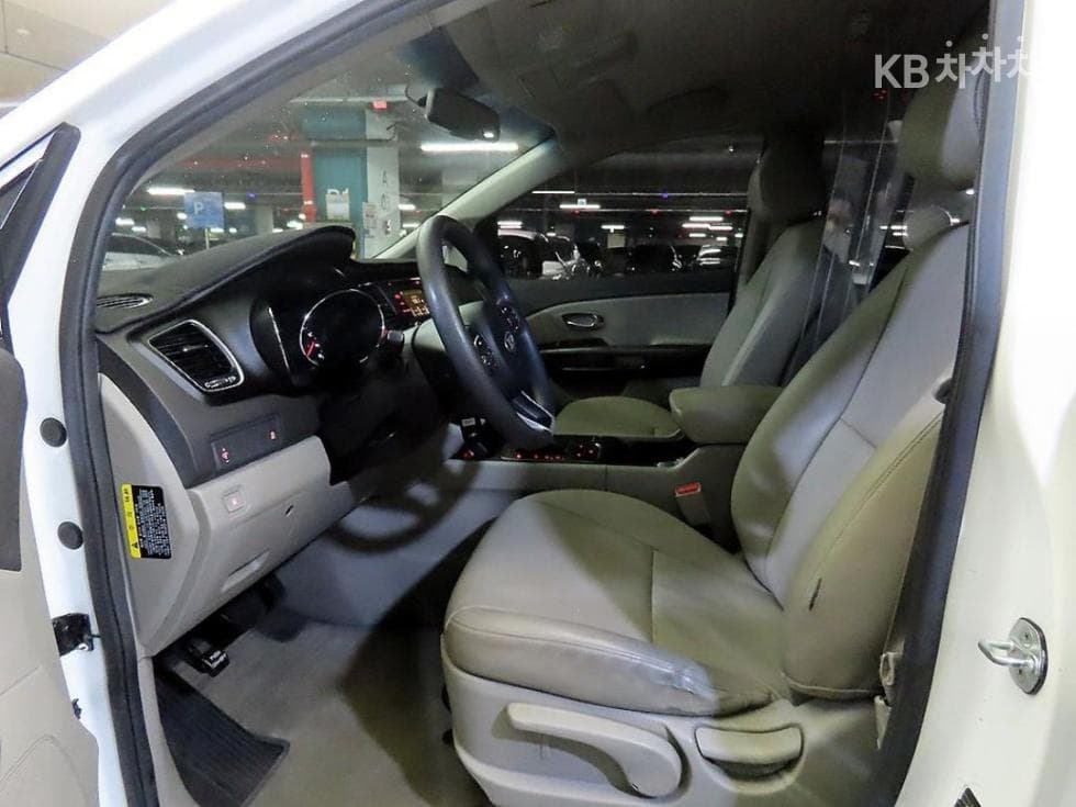 Киа All New Канивал6Местен승 2.2 Дизел 휠체어 리프트 - 6