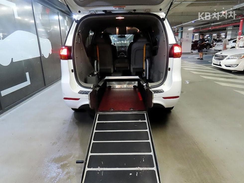 Киа All New Канивал6Местен승 2.2 Дизел 휠체어 리프트 - 17
