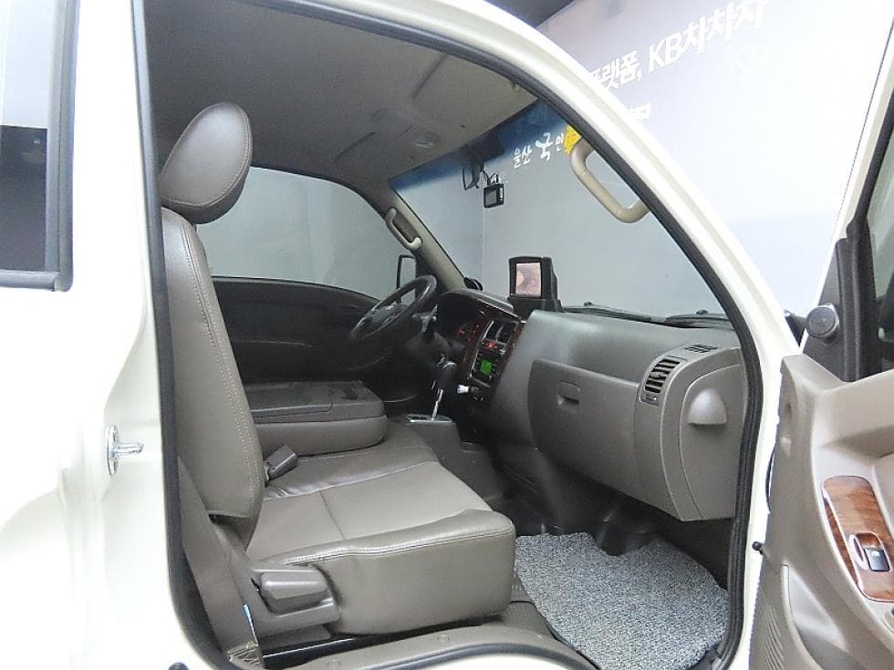 Hyundai Porter 2Extra Long Super Cab CRDi HI-SUP High-end Type - 10
