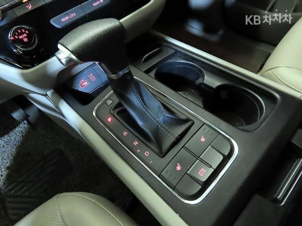 Киа All New Канивал6Местен승 2.2 Дизел 휠체어 리프트 - 6