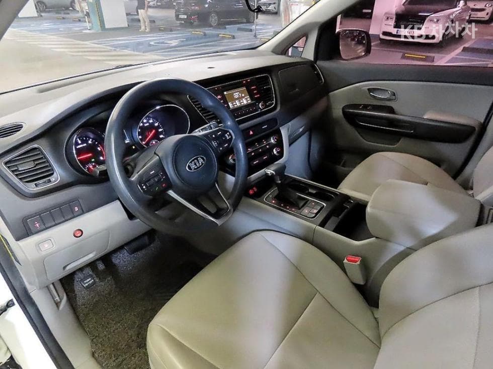 Киа All New Канивал6Местен승 2.2 Дизел 휠체어 리프트 - 13