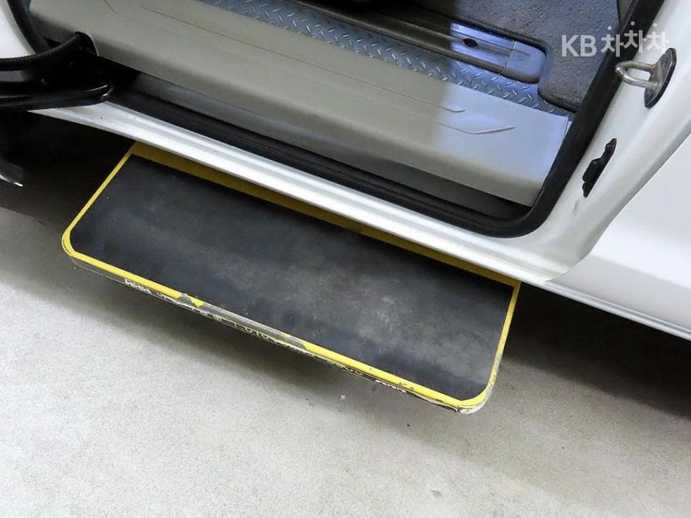 Киа All New Канивал6Местен승 2.2 Дизел 휠체어 리프트 - 16