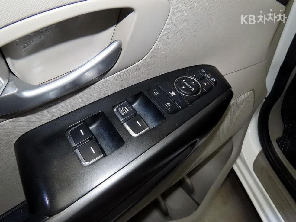 Kia All New Carnival6Seater승 2.2 Diesel 휠체어 리프트 - 13