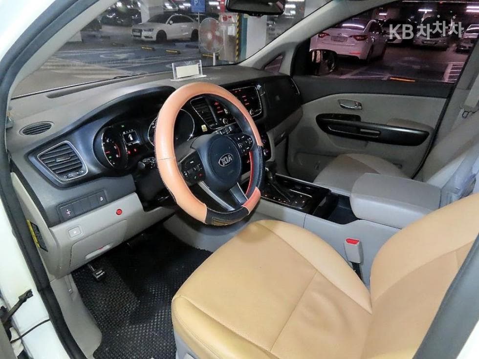 Kia All New Carnival6Seater승 2.2 Diesel 휠체어 리프트 - 16