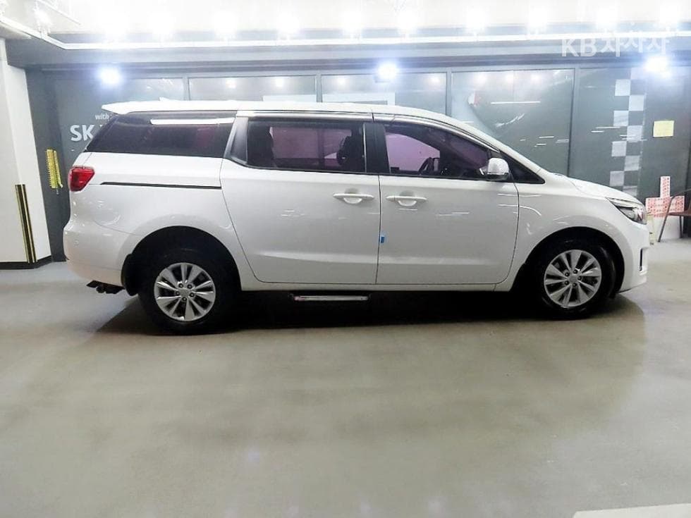 Kia All New Carnival6Seater승 2.2 Diesel 휠체어 리프트 - 19