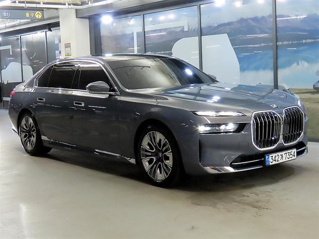 BMW 7시리즈(G70) 740i sDrive M Sport Executive - Image 1