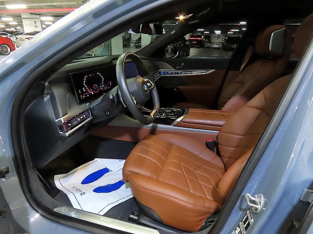 BMW 7시리즈(G70)740i sDrive M Sport Executive - 6