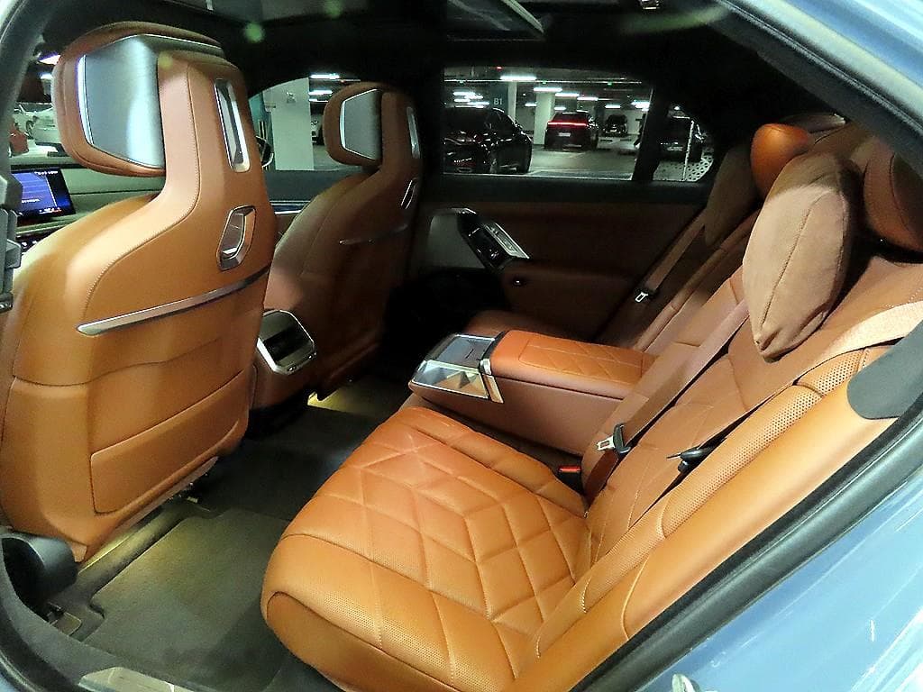 BMW 7시리즈(G70)740i sDrive M Sport Executive - 7