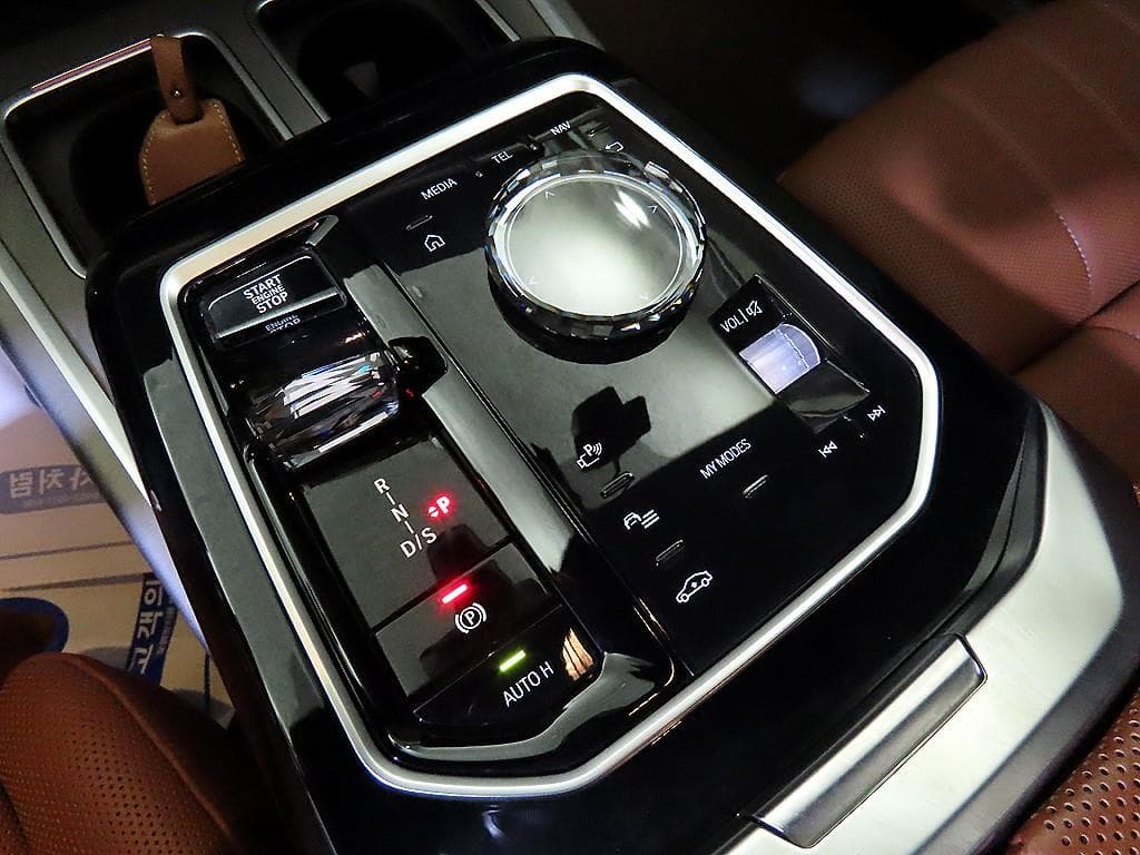 BMW 7시리즈(G70)740i sDrive M Sport Executive - 12
