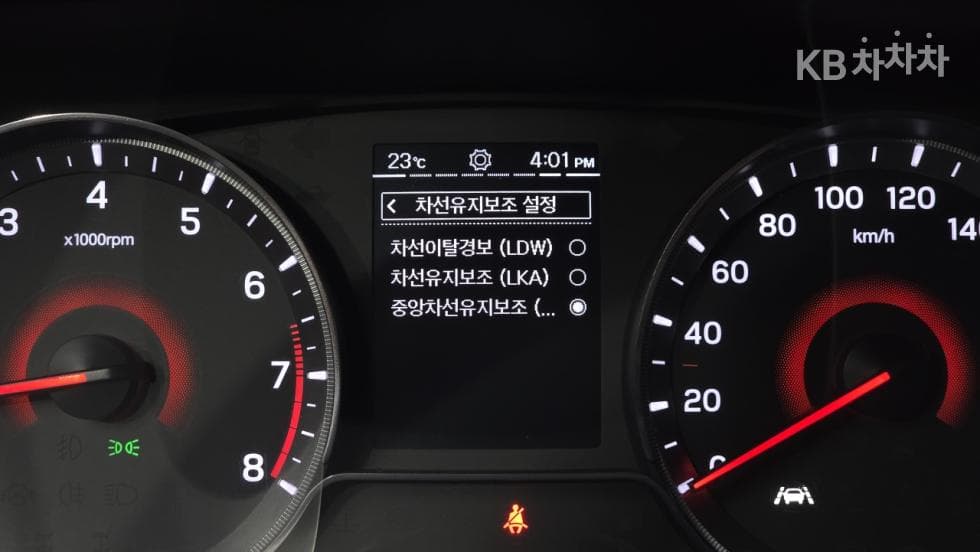 КейДжи Мобилити Very New (фацелит/обновяване) ТиволиБензин V3 2WD Стандартен - 28