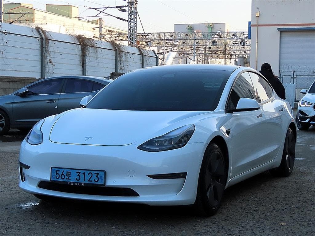 테슬라 Model 3 Long Range - Image 1