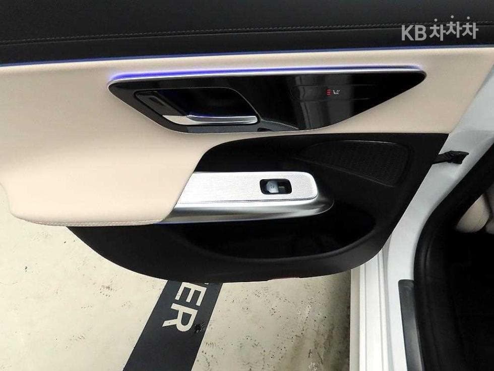 Mercedes-Benz E-클래스 (W214)E200 Avantgrade - 12
