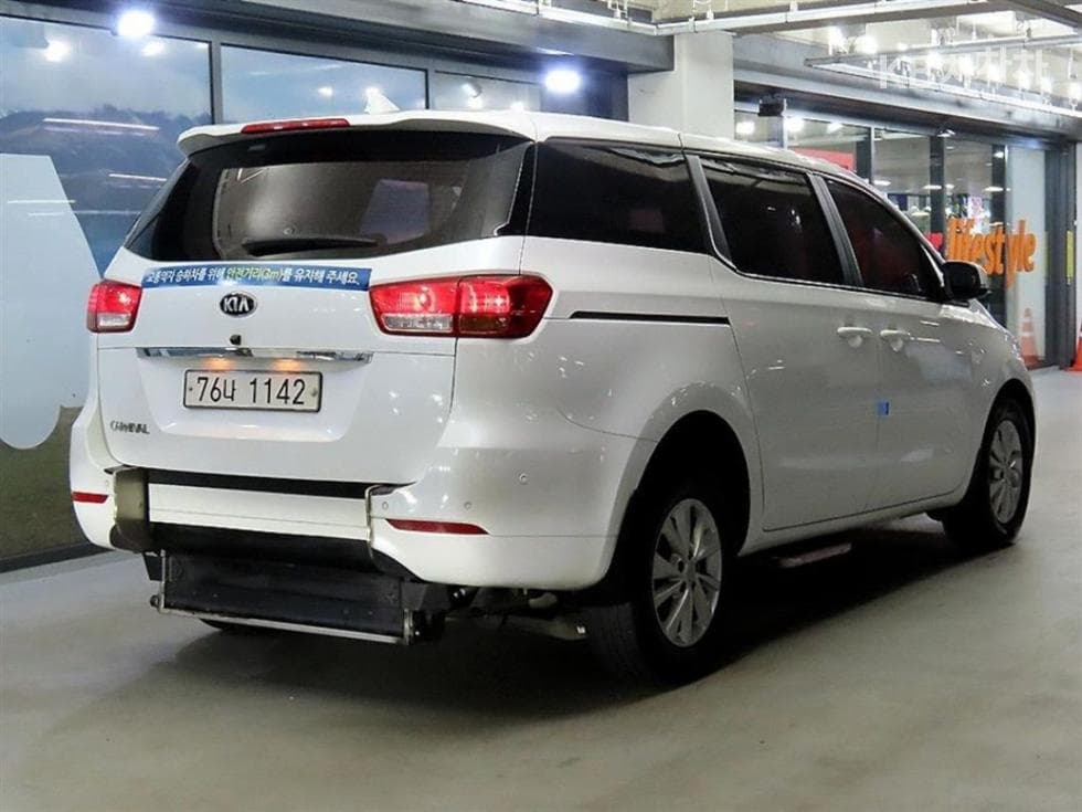 Киа All New Канивал6Местен승 2.2 Дизел 휠체어 리프트 - 4