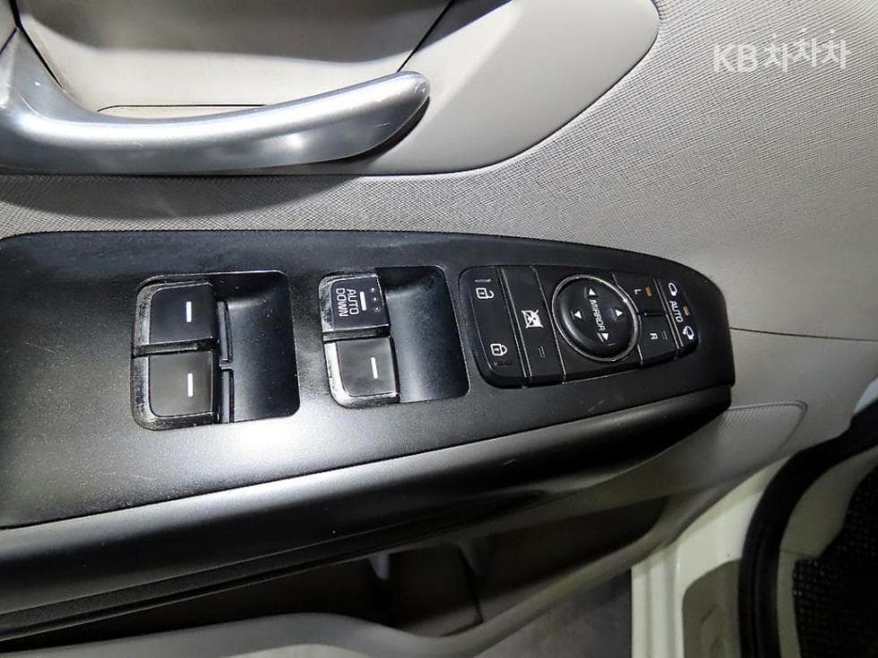 Киа All New Канивал6Местен승 2.2 Дизел 휠체어 리프트 - 10