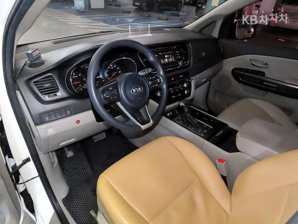 Киа All New Канивал6Местен승 2.2 Дизел 휠체어 리프트 - 13