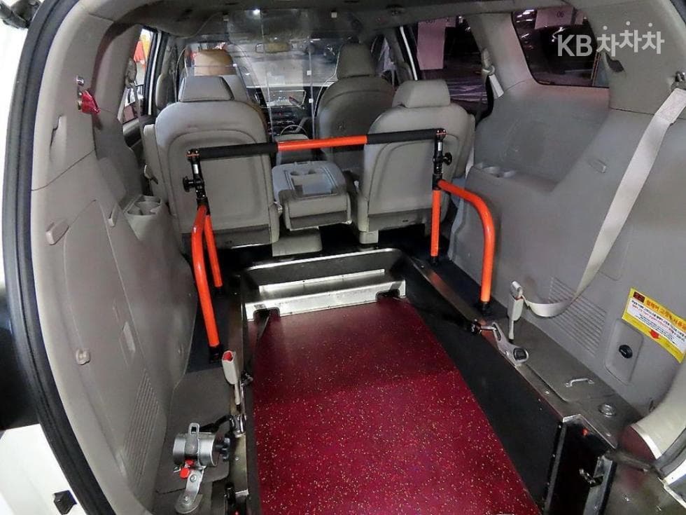 Киа All New Канивал6Местен승 2.2 Дизел 휠체어 리프트 - 16