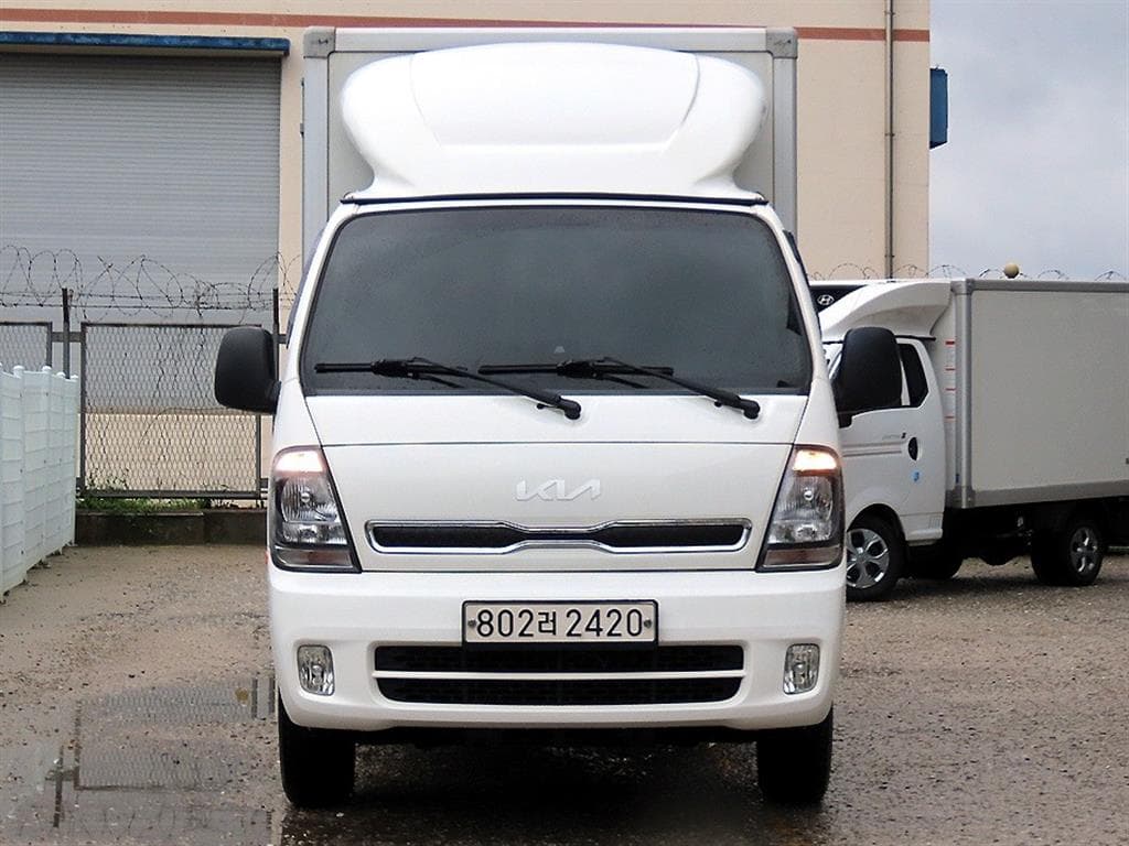 Киа The New (фейслифт) Бонго 3 (лек) Box Truck 1 тон Plus형 Королевска кабина Удължено междуосие L - Image 1