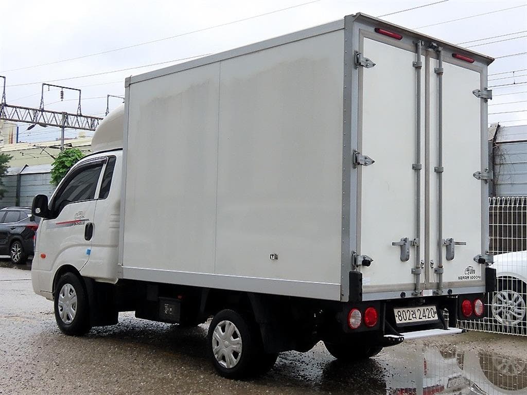 Киа The New (фейслифт) Бонго 3 (лек)Box Truck 1 тон Plus형 Королевска кабина Удължено междуосие L - 3