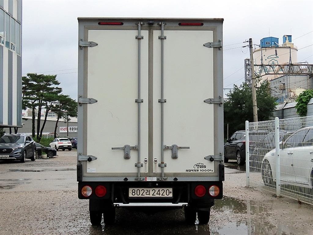 Киа The New (фейслифт) Бонго 3 (лек)Box Truck 1 тон Plus형 Королевска кабина Удължено междуосие L - 4