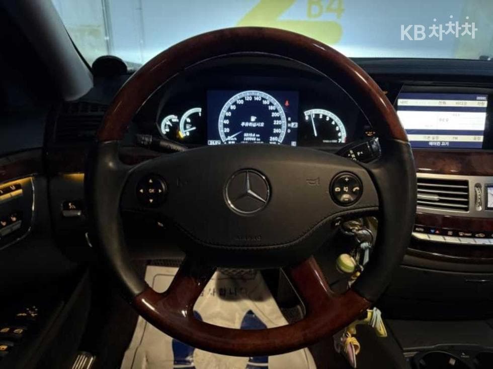 Mercedes-Benz Нов S-КласS550 W221 - 11