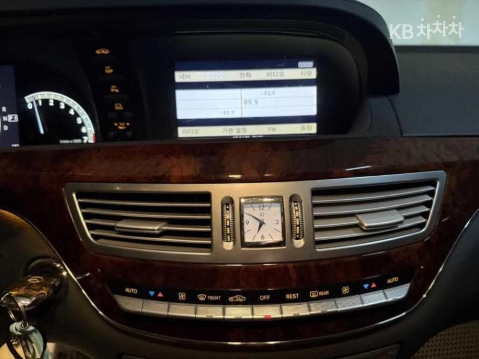 Mercedes-Benz Нов S-КласS550 W221 - 13