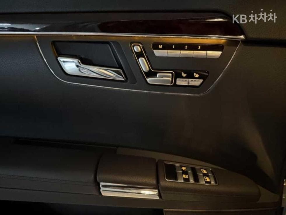Mercedes-Benz Нов S-КласS550 W221 - 18
