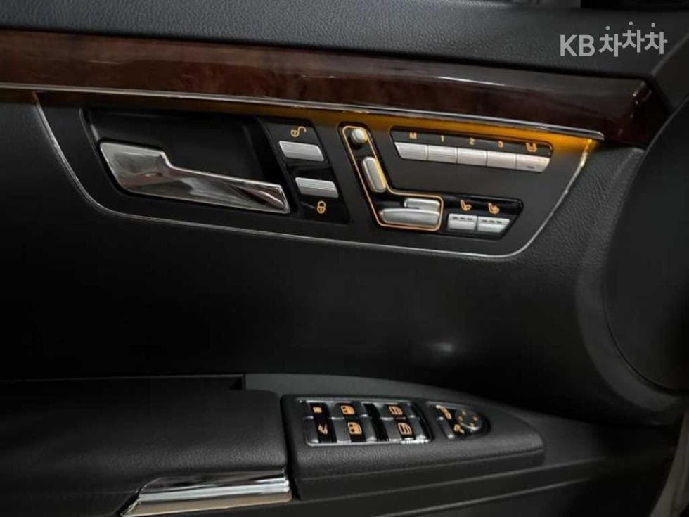 Mercedes-Benz Нов S-КласS550 W221 - 19