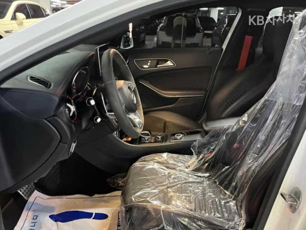 Mercedes-Benz GLA X156GLA45 AMG 4매틱 - 13