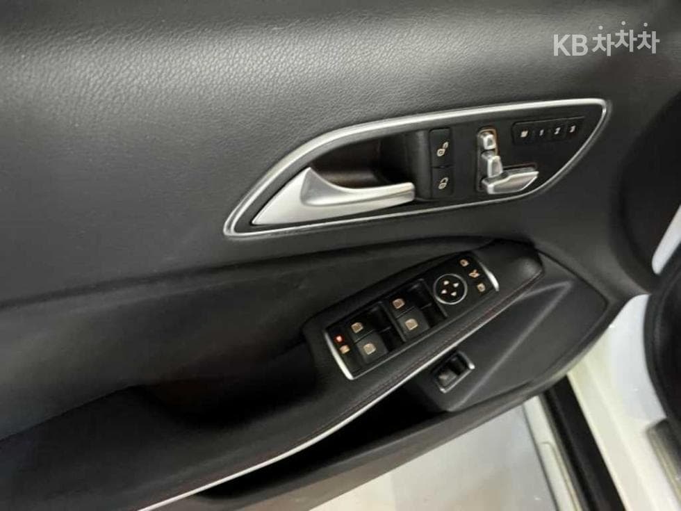 Mercedes-Benz GLA X156GLA45 AMG 4매틱 - 14