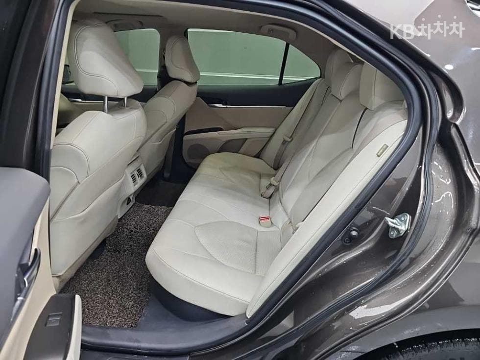 Toyota Camry XV702.5L хибрид XLE - 12
