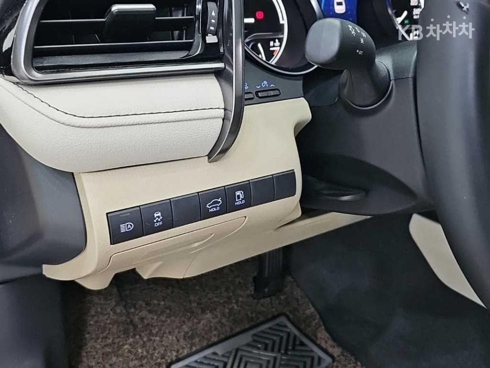Toyota Camry XV702.5L хибрид XLE - 17