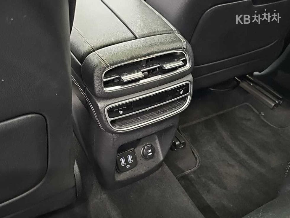 Genesis GV803.0 Diesel 2WD - 13