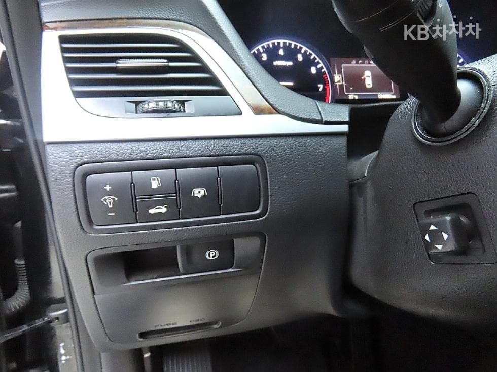 Hyundai GenesisDHG330 Premium - 12