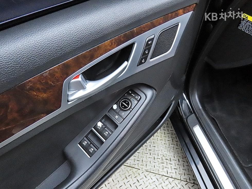 Hyundai GenesisDHG330 Premium - 13