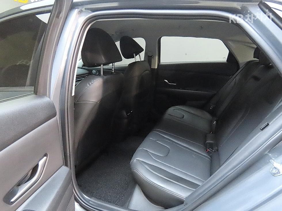 Hyundai The New (facelift) Avante (Elantra) (CN7)1.6 Gasoline Inspiration - 10