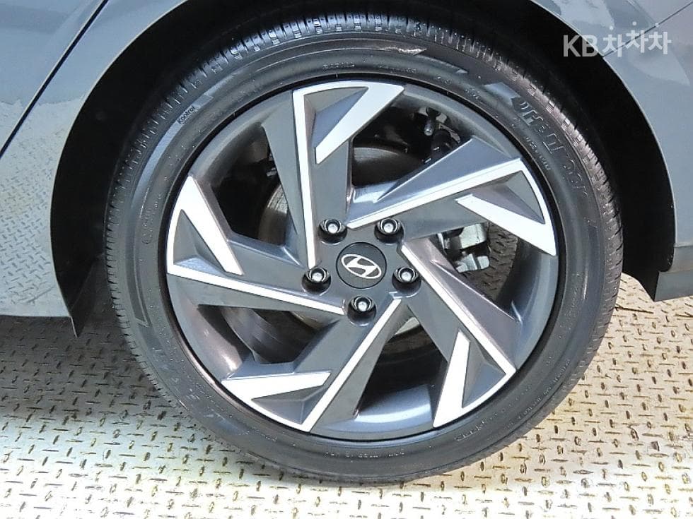 Hyundai The New (facelift) Avante (Elantra) (CN7)1.6 Gasoline Inspiration - 20
