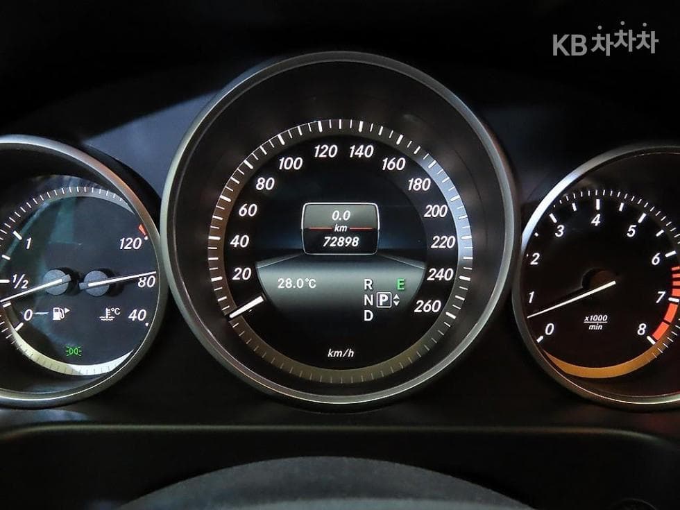 Mercedes-Benz Нов E-КласE300 엘레강스 W212 - 9