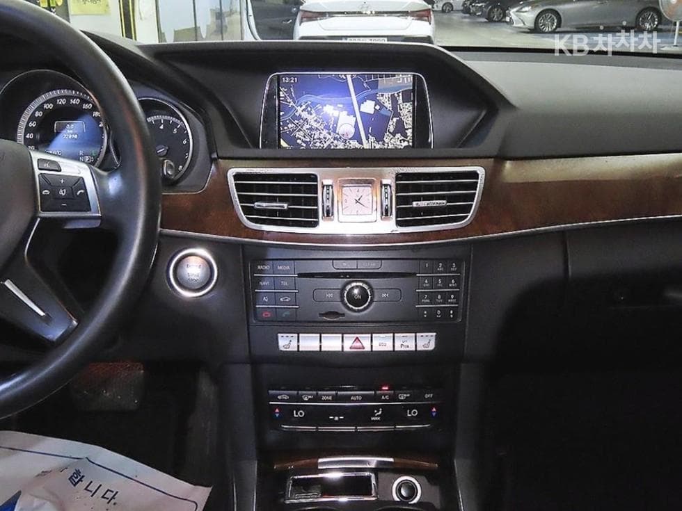 Mercedes-Benz Нов E-КласE300 엘레강스 W212 - 11