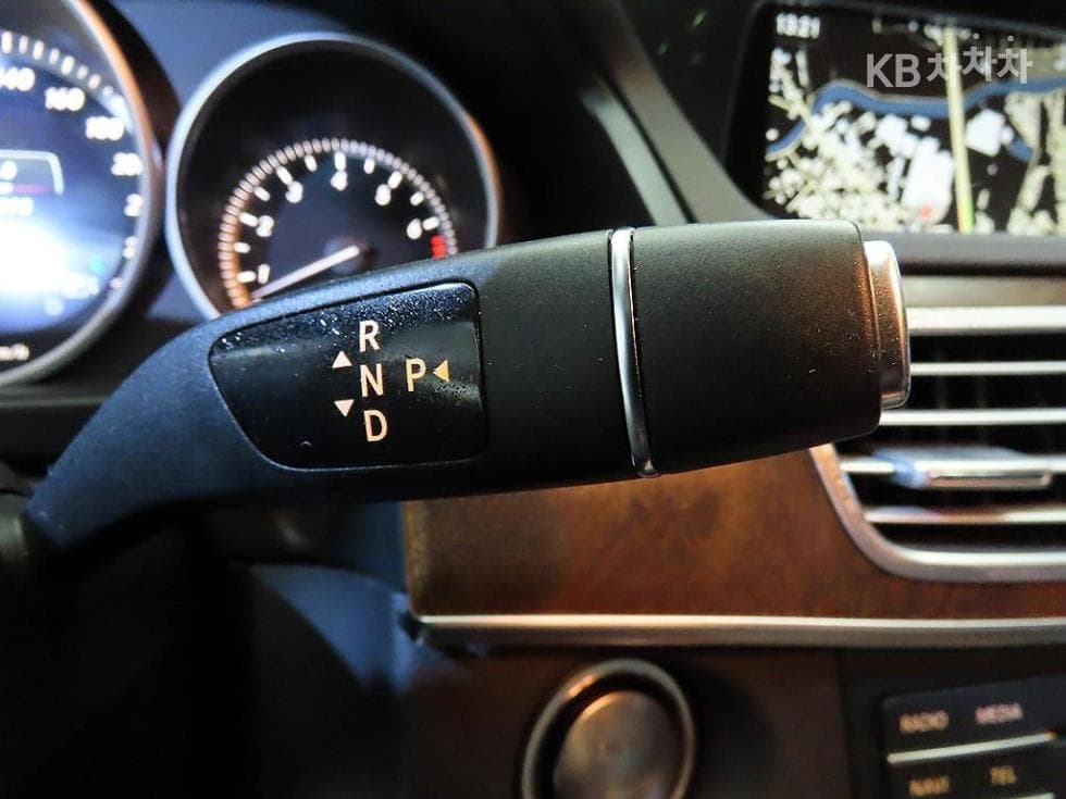 Mercedes-Benz Нов E-КласE300 엘레강스 W212 - 12
