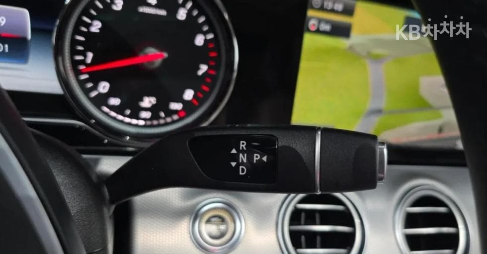 Mercedes-Benz E-Клас (W213)E200 Avantgarde - 11