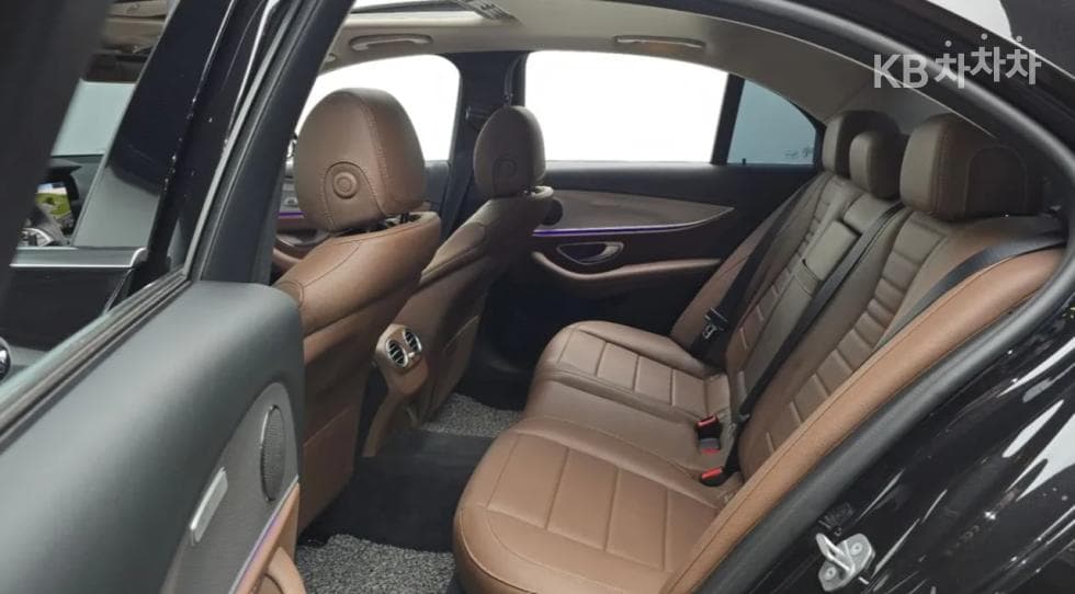 Mercedes-Benz E-Клас (W213)E200 Avantgarde - 15